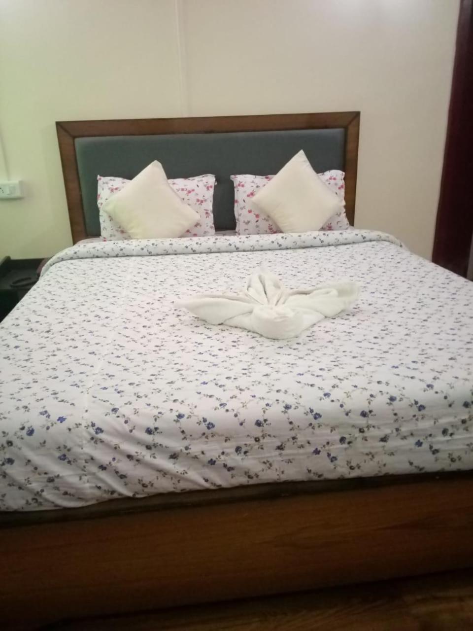 Abode Me Me Ai Haven 호텔 체라푼지 외부 사진